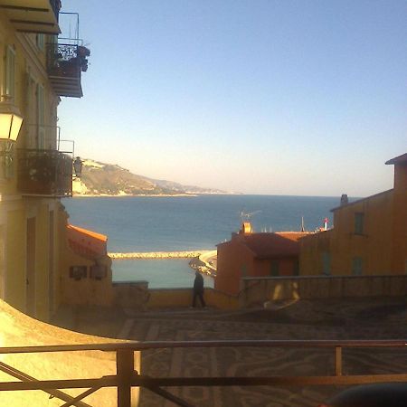 Apartmán Bilocale Nella Vecchia Citta' Di Mentone Exteriér fotografie